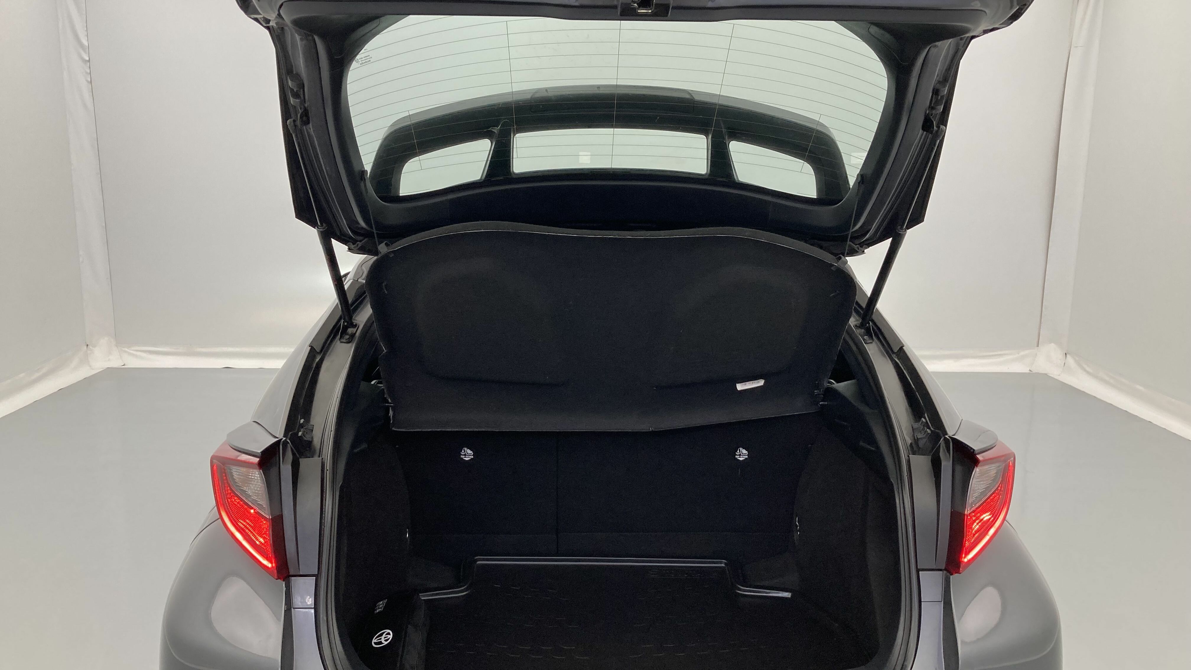 toyota c-hr business edition 1.8 E-CVT 125H 2023 gris 25