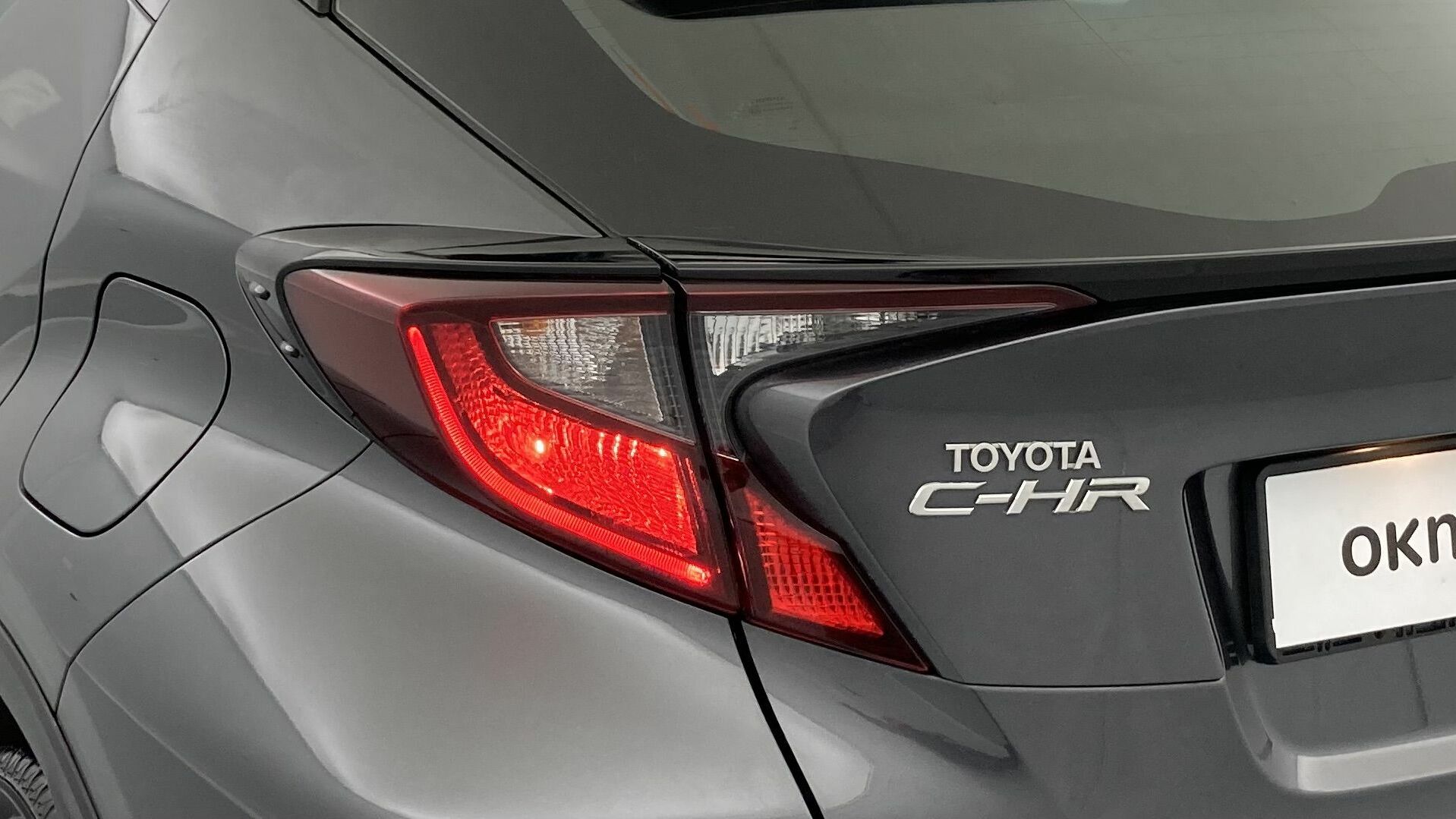 toyota c-hr business edition 1.8 E-CVT 125H 2023 gris 31